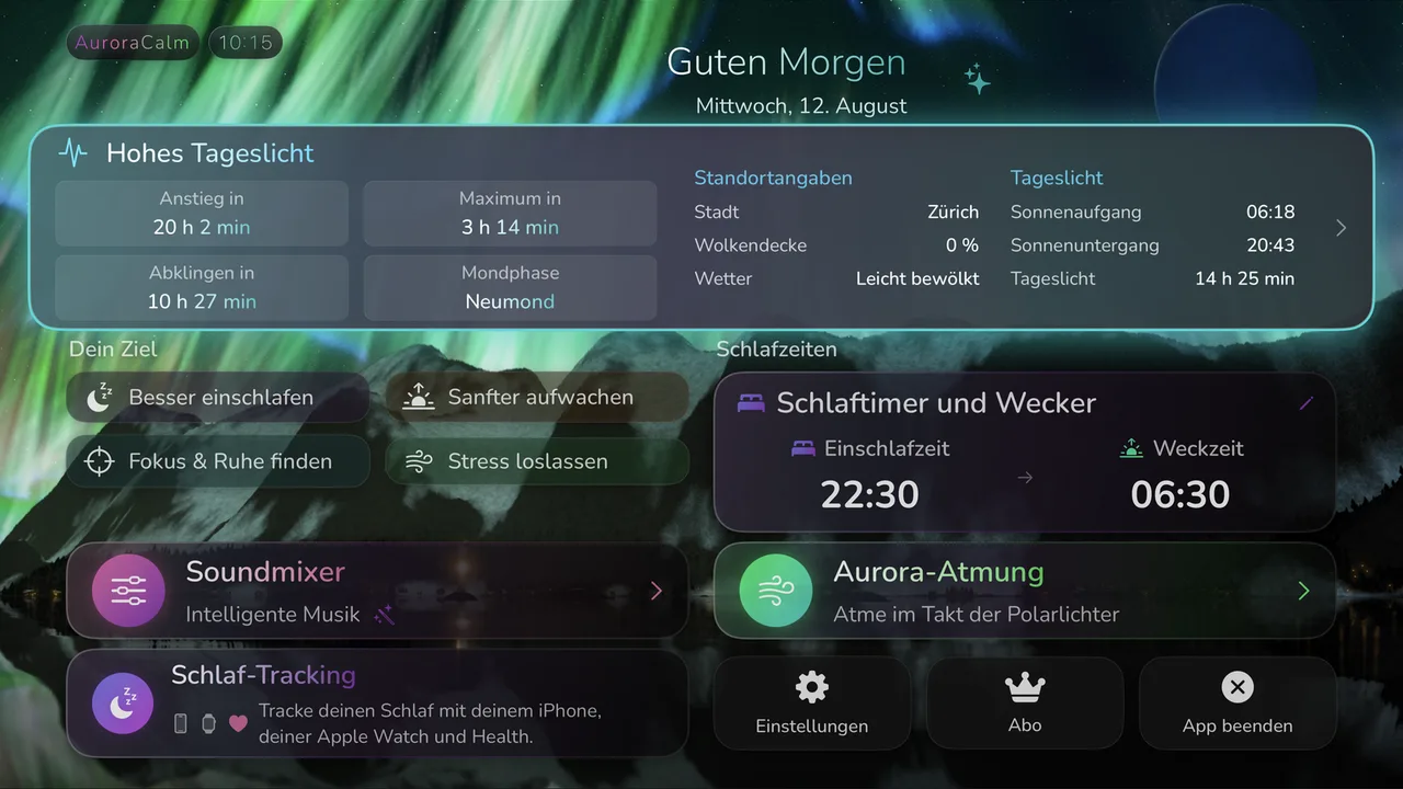 Startbildschirm von AuroraCalm auf einem Apple TV: über einer nächtlichen Bergseelandschaft ziehen grüne Polarlichter, darunter Kacheln für Schlafzeiten, Soundmixer und Schlaf-Tracking